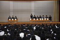 壇上の生徒会役員と議長団