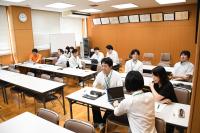 実習生も交えての研究協議の様子
