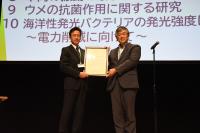 ＳＳＨ校指定書の授与（櫻井副参事→今瀬校長）