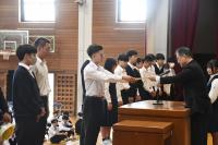 土屋教頭による賞状の授与①
